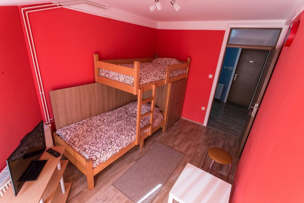 Hostel Day 'N' Night Nis Room photo