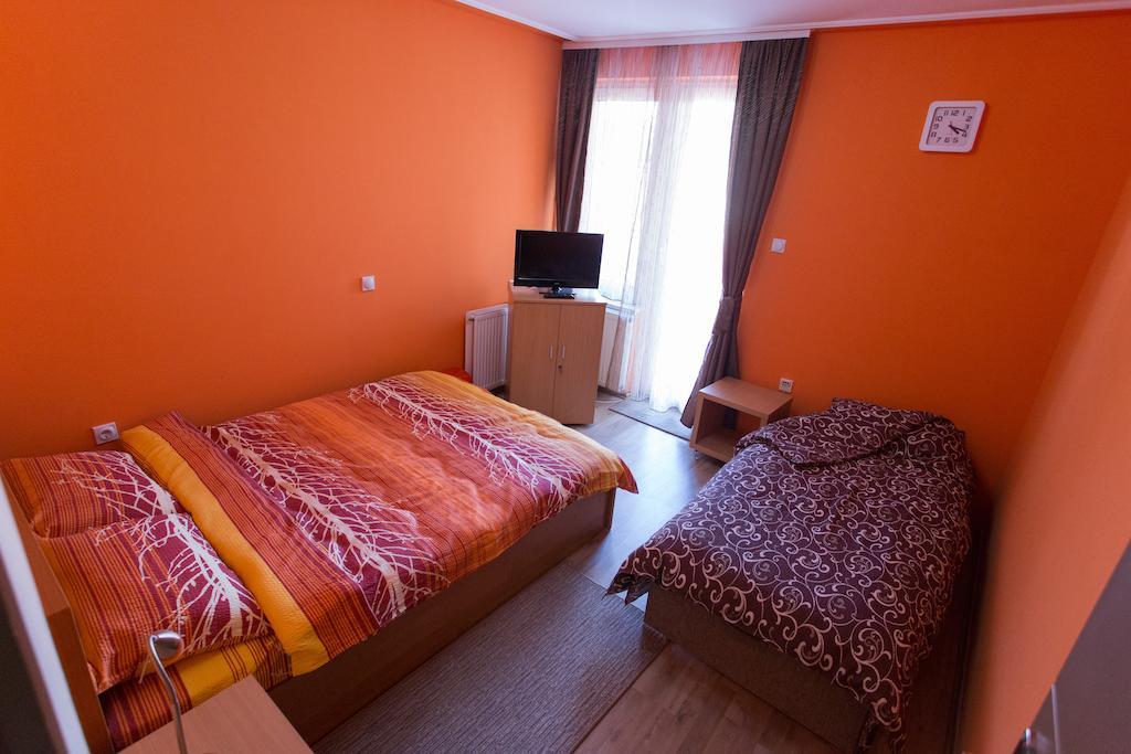 Hostel Day 'N' Night Nis Room photo